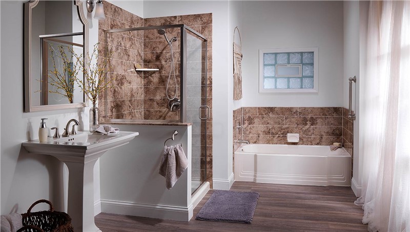 Choosing the Right Bath Option for Your Master Bathroom