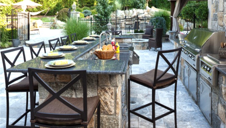Outdoor Living Spaces - Service Areas and Bars Photo 1