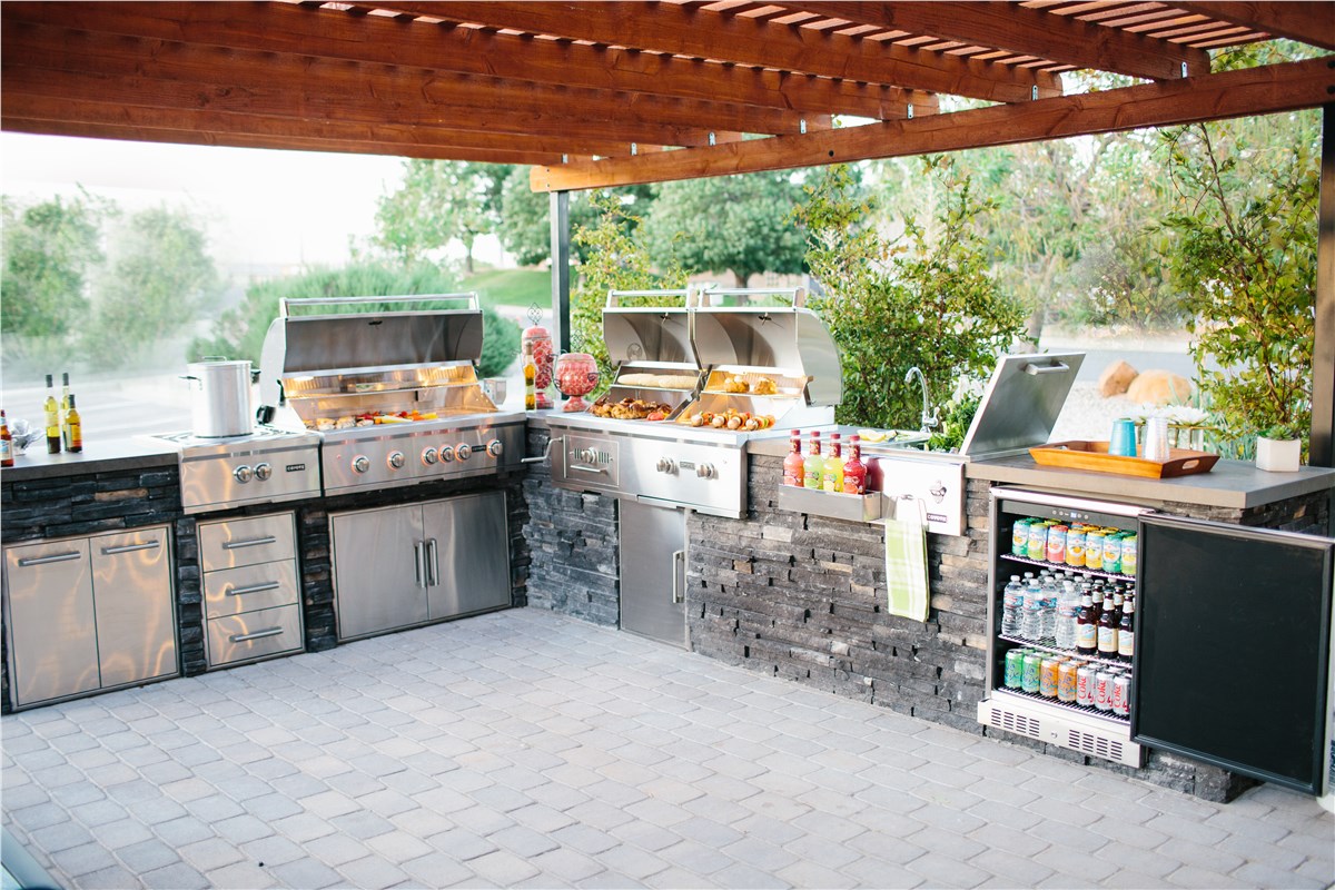 Building Your Ideal Outdoor Kitchen Key Points In Outdoor Kitchen ...
