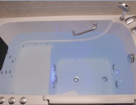 Baths - Spas & Whirlpool Tubs Photo 3
